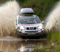 Nissan X-Trail: поворот на воде