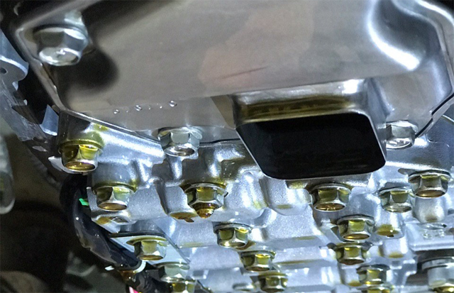 Проверка уровня и замена масла в АКПП автомобиля «Nissan Tiida»